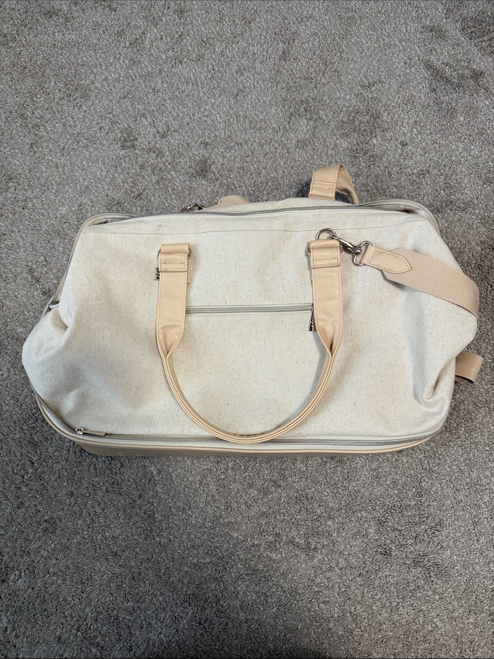 Beis beige weekender bag (broken zipper)